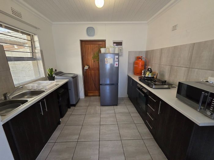 Westridge House For Sale: 2 Bedrooms, 2 Bathrooms, ample parking, close to amenities.