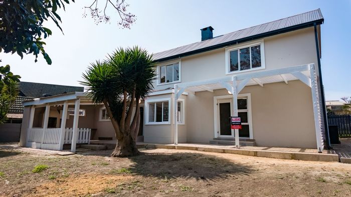 For Sale: House in Old Place with 3 beds, study, outdoor entertainment area.