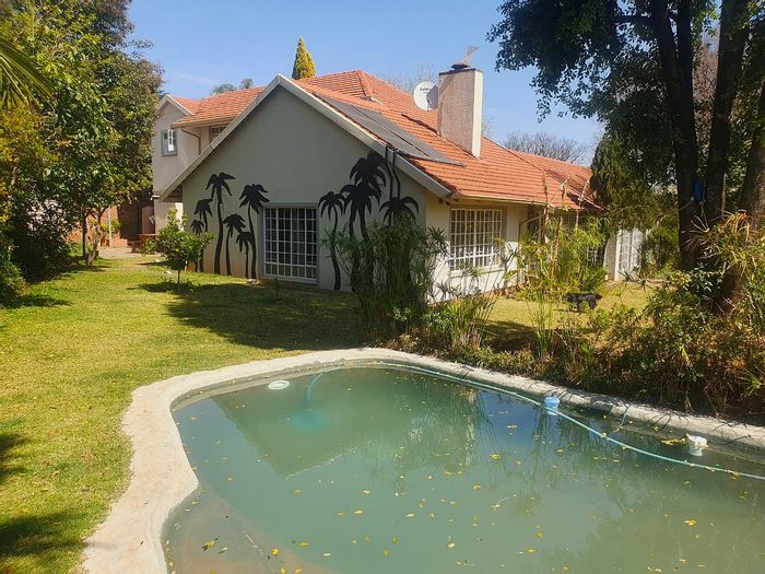 Eldoraigne House For Sale: 5 Bedrooms, large living areas, double garage, secure parking.