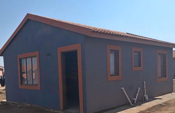 Mayfield House For Sale: 2-Bedroom Home with Income Potential and Spacious Yard.