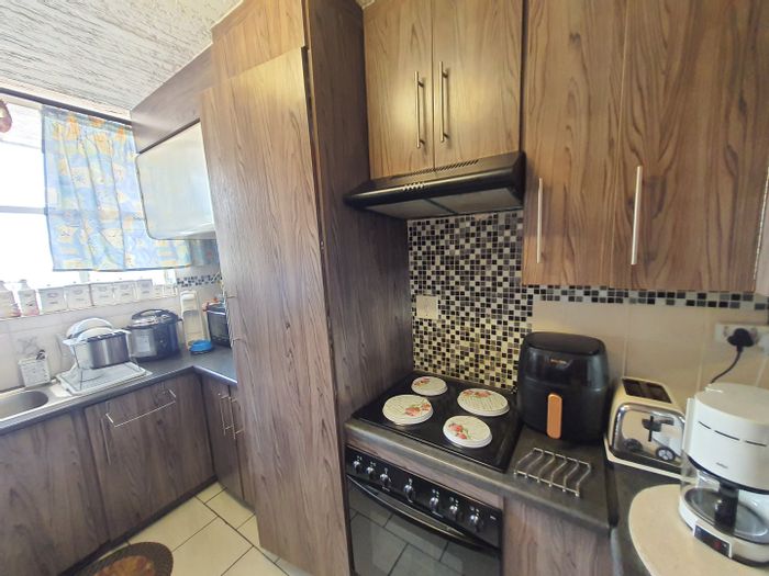 For Sale: Spacious 2.5-bedroom apartment in Wonderboom South with garage, pet-friendly.