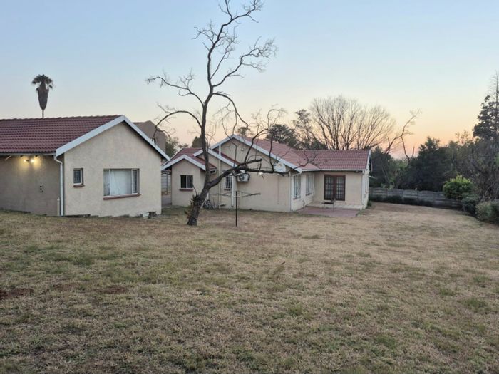For Sale: House in Vorna Valley with 3 bedrooms, double garages, and security features.