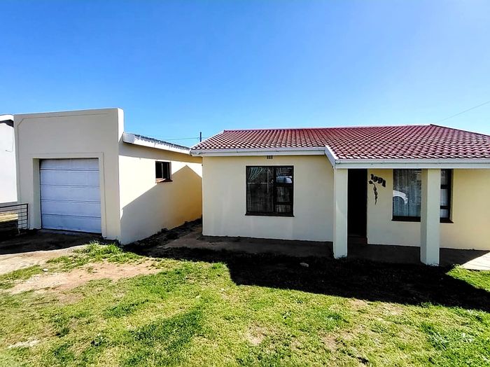 Versatile house in Mdantsane Nu 17 with flats, garage, and fenced yard. For Sale.