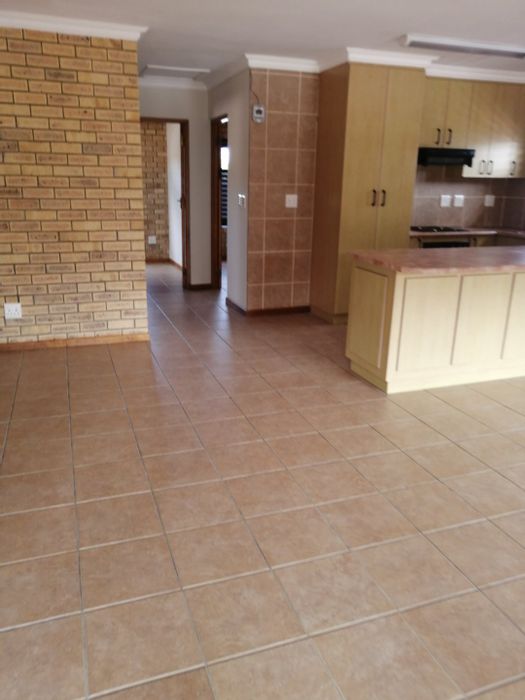 2-bedroom apartment for rent in Cola Beach, near beach access and secure parking.