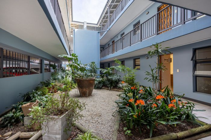 For Sale: 2-bedroom apartment in Knysna Central with patio and secure parking.