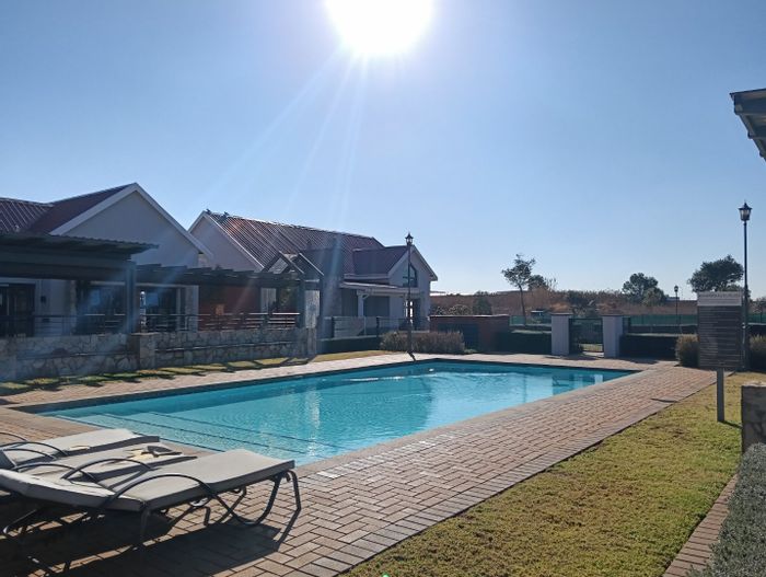 Witfontein Apartment To Rent: 2 bedrooms, garden, secure estate, prepaid electricity.