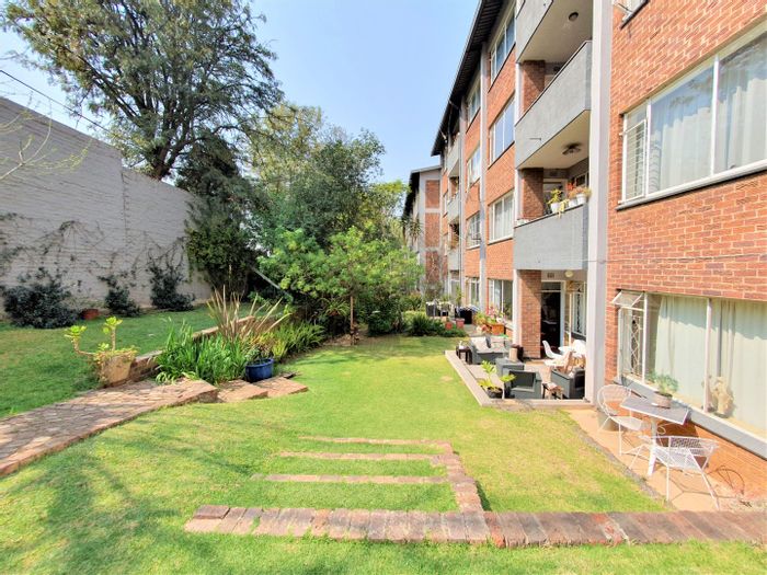 Linden Apartment To Rent: Ground floor, 1 bed, near shops and cafes.