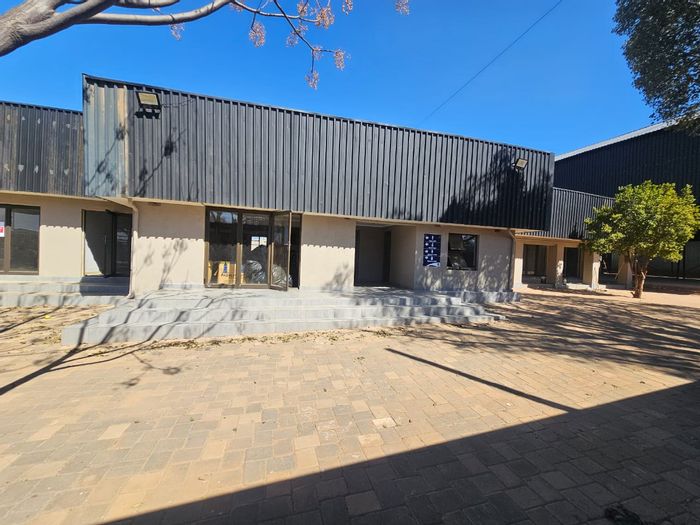 Commercial shoplets to rent in Raslouw with on-site amenities and secure parking.