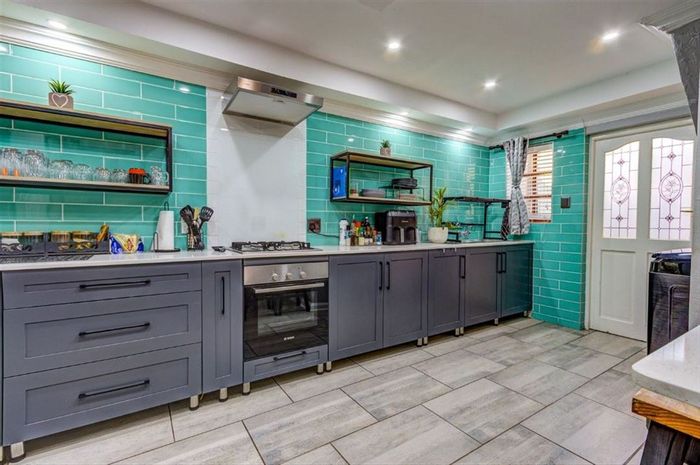 Blue Gill Estate Townhouse For Sale: 3 Bedrooms, Pool, Double Garage, Flexible Layout.