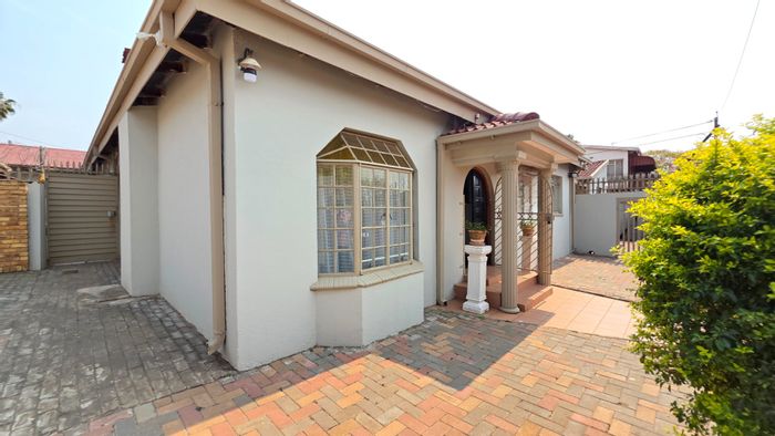 Laudium House For Sale: 4 beds, 2 baths, outbuildings, inverter, ample parking.