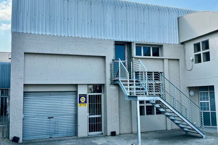 For Sale: Commercial unit in Tamsui Industria, prime location, high visibility, ideal for growth.