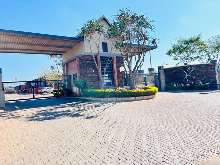 For Sale: Townhouse in Andeon with private backyard, parking, and 24-hour security.