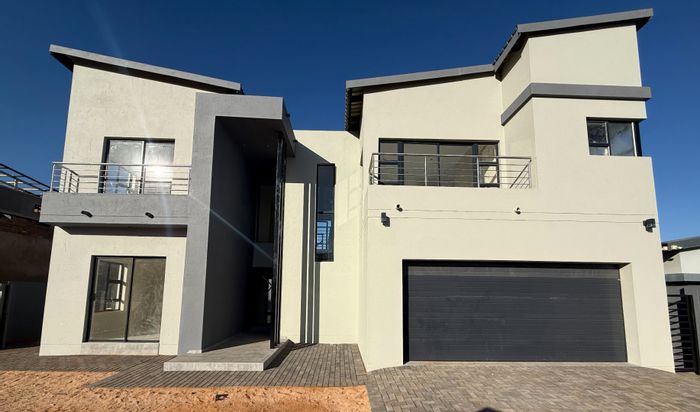 For Sale: House in Melodie with pool, garden, and panoramic mountain views.