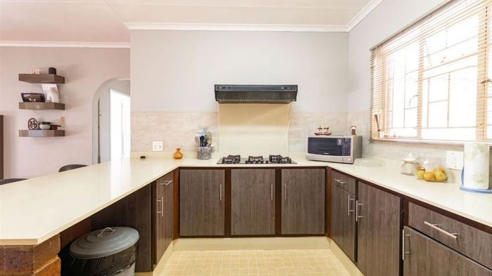 House in Birchleigh For Sale: 3 beds, 2 baths, staff quarters, spacious living areas.