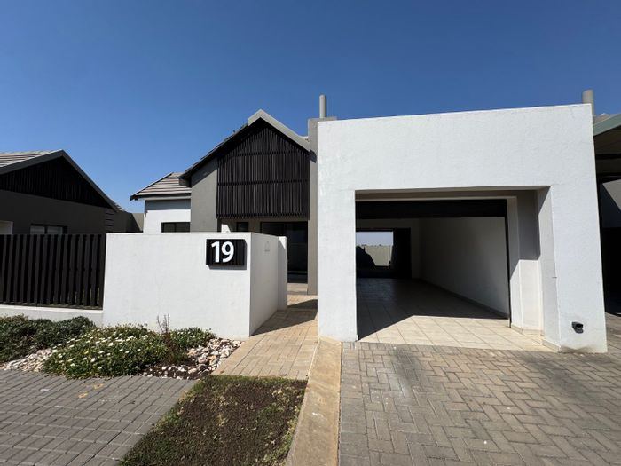 Townhouse For Sale in Glen Erasmia: 2 beds, 2 baths, 2 garages.