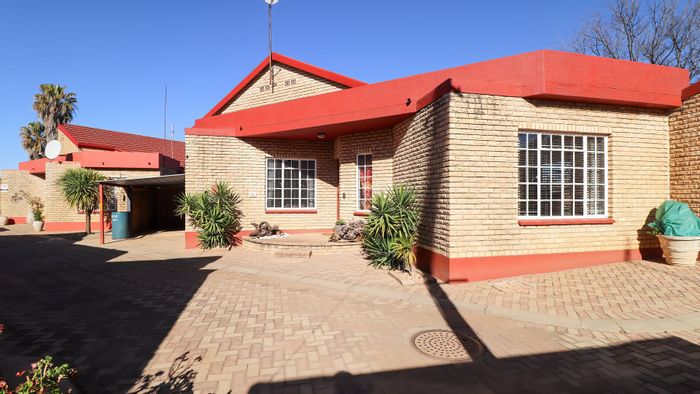 For Sale: Townhouse in Wilkoppies with 3 bedrooms, patio, and secure complex.