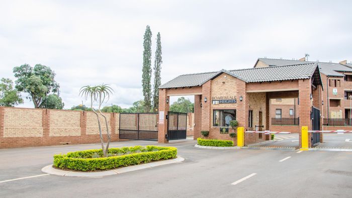 2-Bedroom Apartment To Rent in Olympus AH with security, amenities, and convenience.