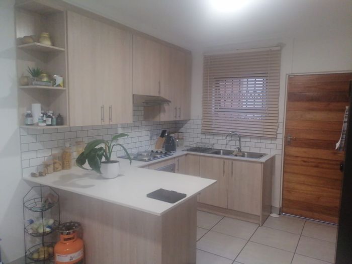 3-Bedroom House for Sale in Amandasig with 24/7 security and double garage.