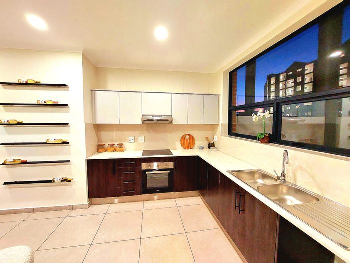 Edenvale Central Apartment To Rent: 3 beds, pet-friendly, easy access to business hubs.