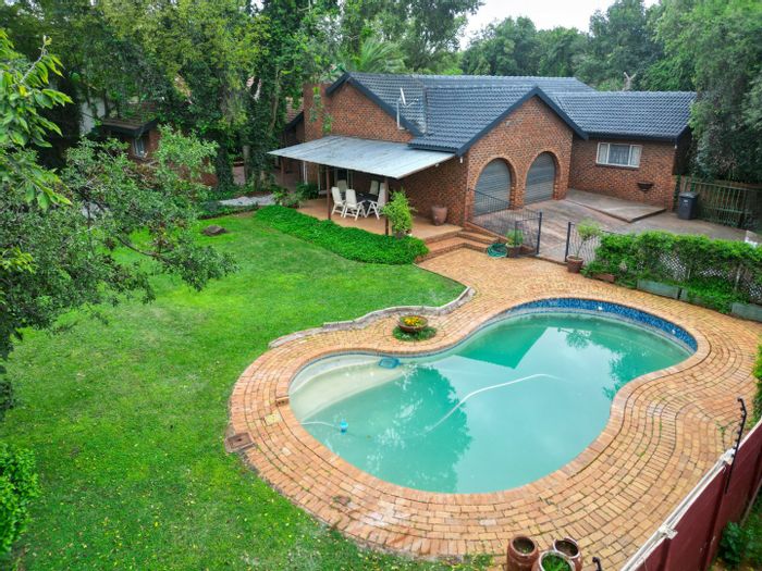 Hennopspark House For Sale: 4 Bedrooms, Pool, Flatlet, Close to Schools and Shops.