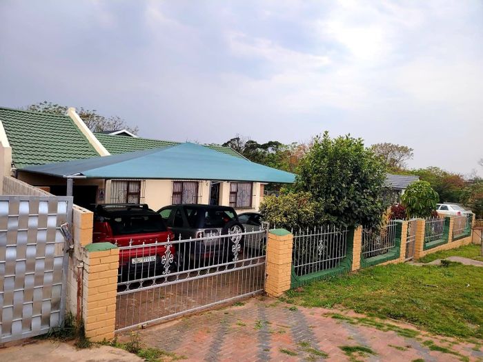 Amalinda House For Sale: 3 bedrooms, garden, close to schools and shopping.