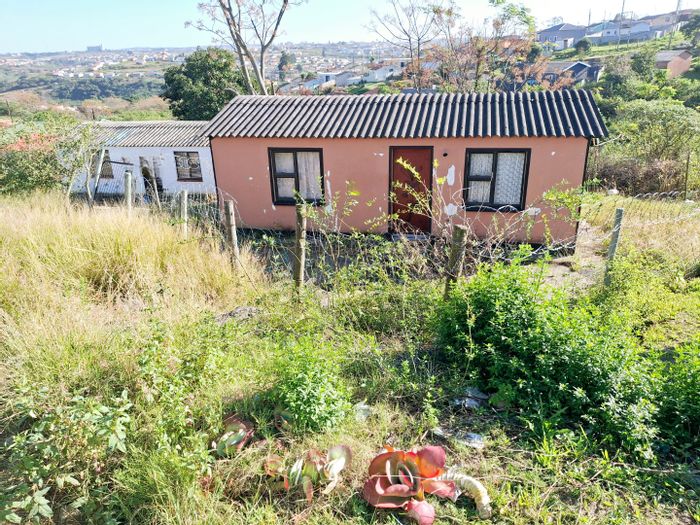 2-Bedroom House in Mdantsane For Sale with Spacious Yard and Renovation Potential.