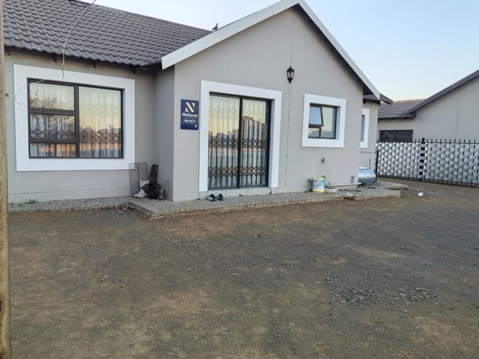 3-Bedroom House For Sale in Bloemspruit with Open-Plan Living and Fenced Yard.