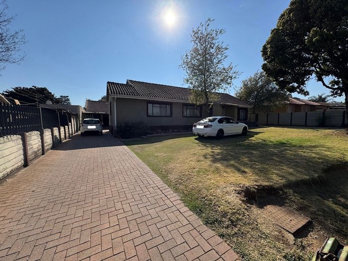 For Sale: Spacious 3-Bedroom House in Kempton Park Ext 4 with multiple living areas.