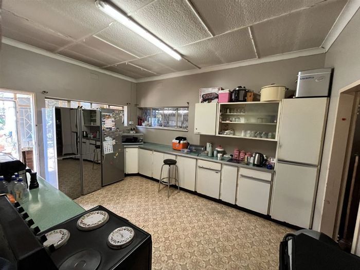 For Sale: House in Kempton Park Ext 4 with 3 bedrooms, staff quarters, and ample parking.