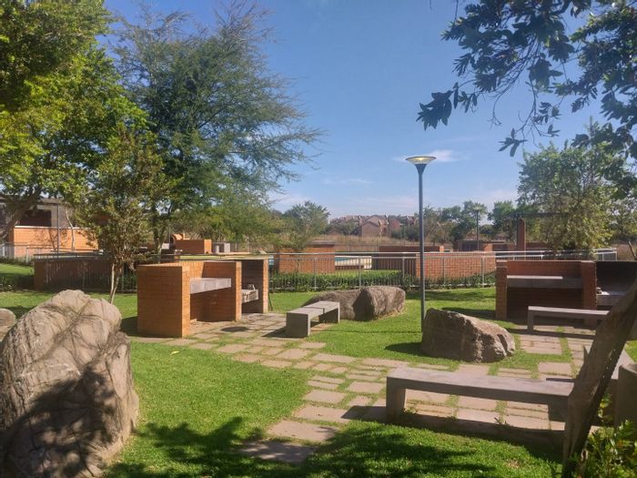 Highveld Apartment To Rent: 2 beds, pool, gym, braai area, near Gautrain.