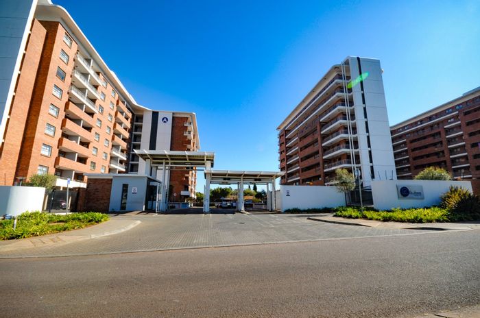 2 Bedroom Apartment To Rent in Die Hoewes with pool, gym, and security.