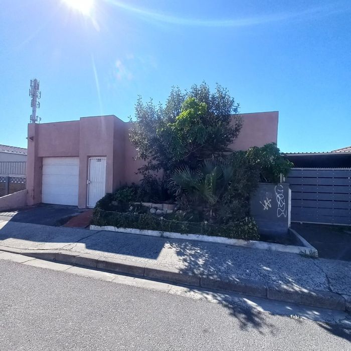 Westridge House For Sale: 3 bedrooms, flatlet, garage, secure yard, close to amenities.
