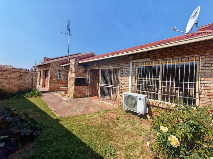 3-Bedroom Townhouse for Sale in Uitsig with Private Garden and Lock-Up Garage.