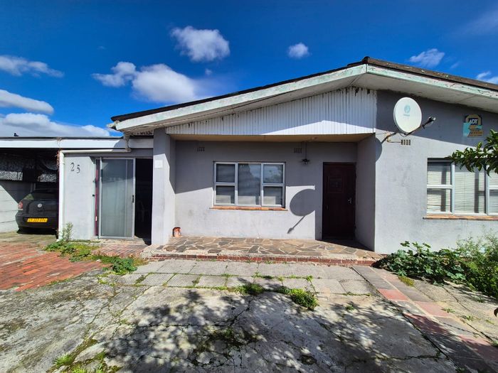 Ravensmead House For Sale: 2 bedrooms, open-plan kitchen, potential flatlet.