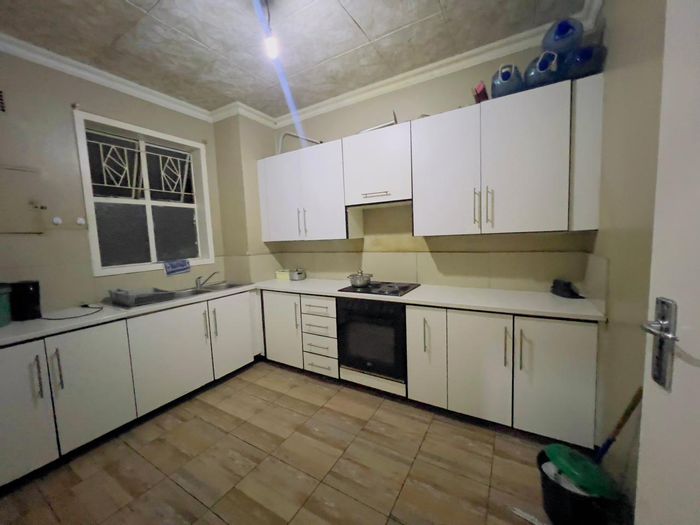 For Sale: Muckleneuk Apartment with 4 Bedrooms, Rental Income, and Long-term Tenants.