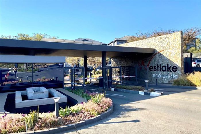 1 Bedroom Apartment To Rent in Modderfontein with gym, pool, and secure parking.