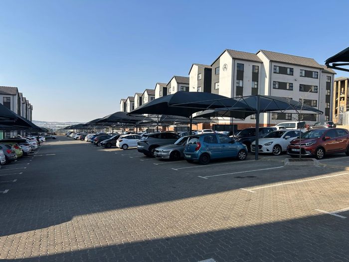 2 Bed Apartment in South Hills For Sale: 24/7 Security, Clubhouse, Tennis Court.