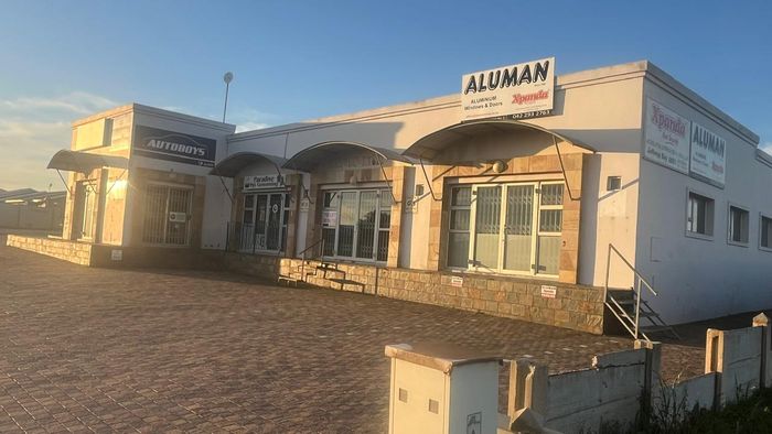 Commercial Unit For Sale in Jeffreys Bay Central - High traffic, income-generating investment.