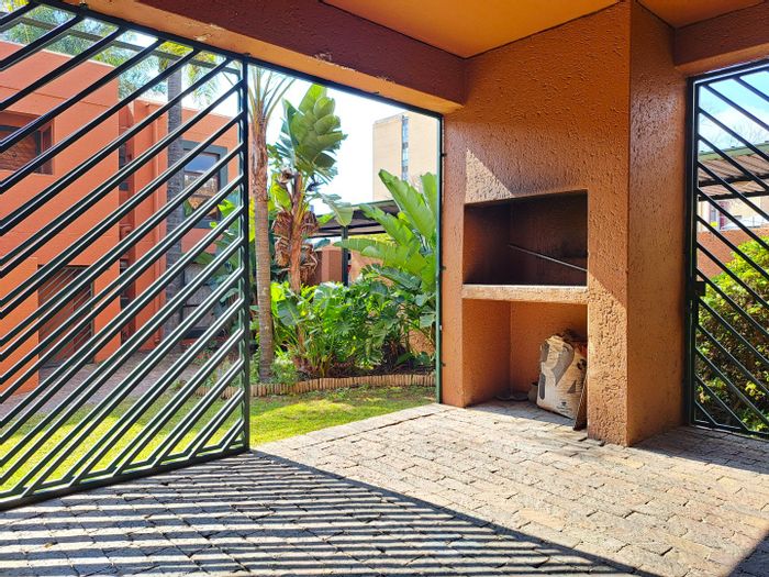 Ferndale Apartment To Rent: Ground floor, patio, pool access, secure complex.