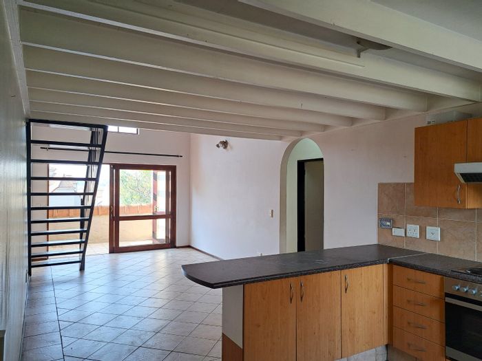 Paulshof Apartment To Rent: 2 Bedrooms, Loft, Balcony, Clubhouse, Tennis Courts, Pool.