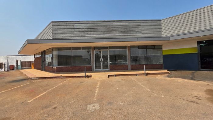 Commercial property To Rent in East Lynne: 157sqm, prime location, ample parking.