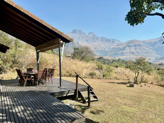 House for Sale in Winterton Rural: Private chalet, stunning views, shared amenities.