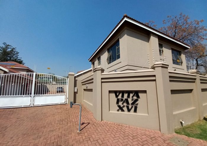 For Sale: Townhouse in Edenvale Central with 3 beds, garage, secure complex.