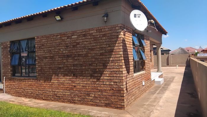 3 Bedroom House For Sale in The Orchards with security, garage, and patio.