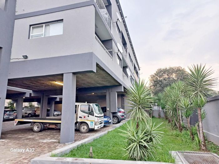 Birchleigh Townhouse For Sale: 2 Bedrooms, balcony, open-plan kitchen, parking, close to amenities.