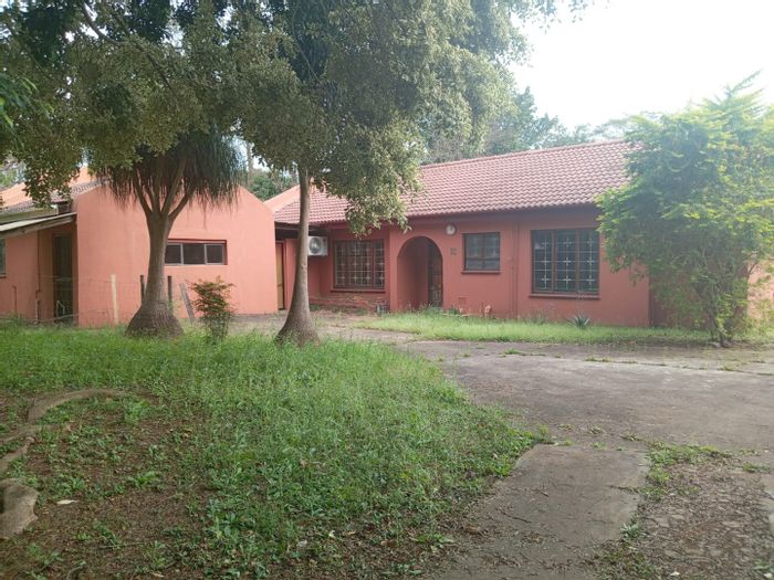 House for Sale in Kwambonambi Rural: 3 beds, ensuite, granny flat, spacious yard.