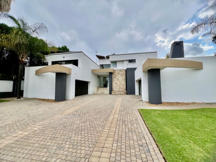 4-Bedroom House To Rent in Silver Lakes with garden and entertainment area.