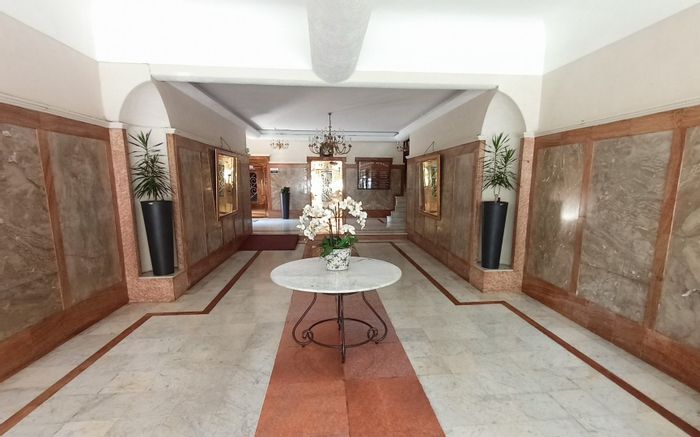Spacious 3-bedroom apartment in Houghton Estate with inverter, pool, and security. To Rent.