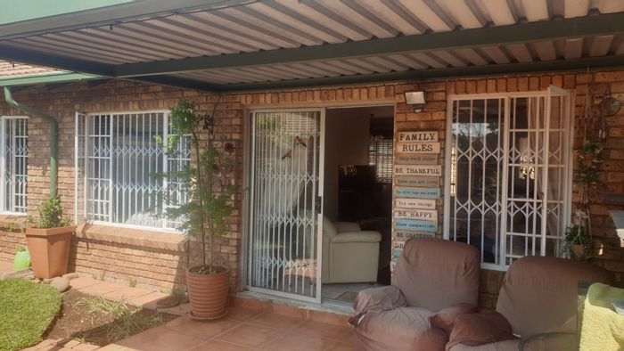 Rooihuiskraal North Townhouse For Sale: 2 beds, private garden, double garage.