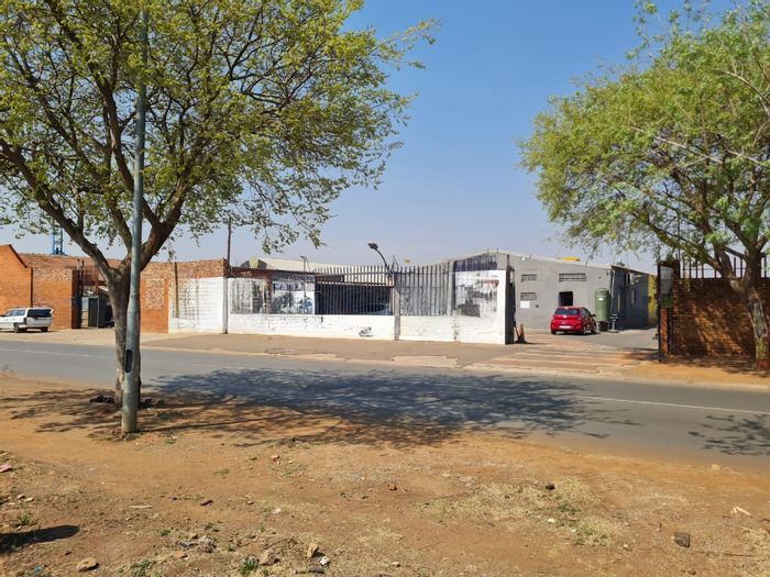Commercial property for sale in Lenasia Ext 11, 4000 SQM space, versatile usage.